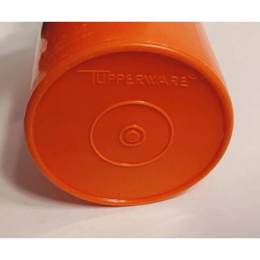 Vintage Tupperware Container 262-6 With Drink Lid 603-2 Pour Spout‎ Orange 8.5